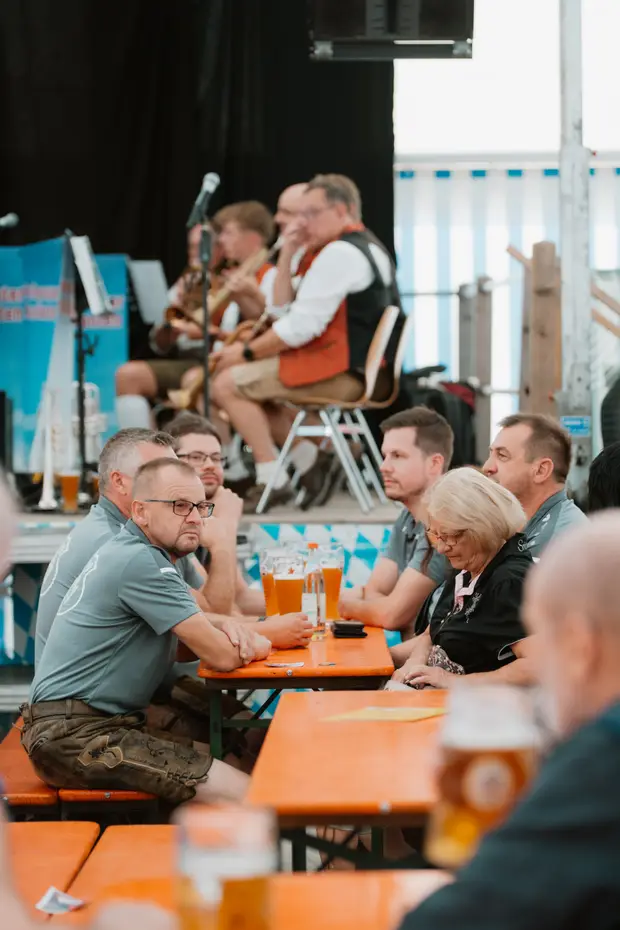 Schmalzlerfest Perlesreut 2025 Sonntag: Schnupferwettbewerb, Verlosung, d Noudnigln Foto 2500933