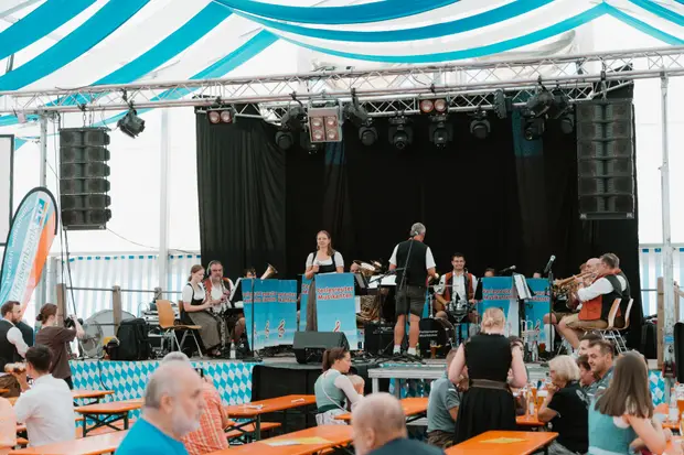 Schmalzlerfest Perlesreut 2025 Sonntag: Schnupferwettbewerb, Verlosung, d Noudnigln Foto 2500934