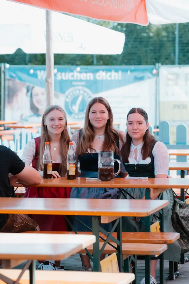 Schmalzlerfest Perlesreut 2025 Sonntag: Schnupferwettbewerb, Verlosung, d Noudnigln Foto 2500939