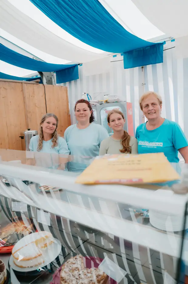 Schmalzlerfest Perlesreut 2025 Sonntag: Schnupferwettbewerb, Verlosung, d Noudnigln Foto 2500943