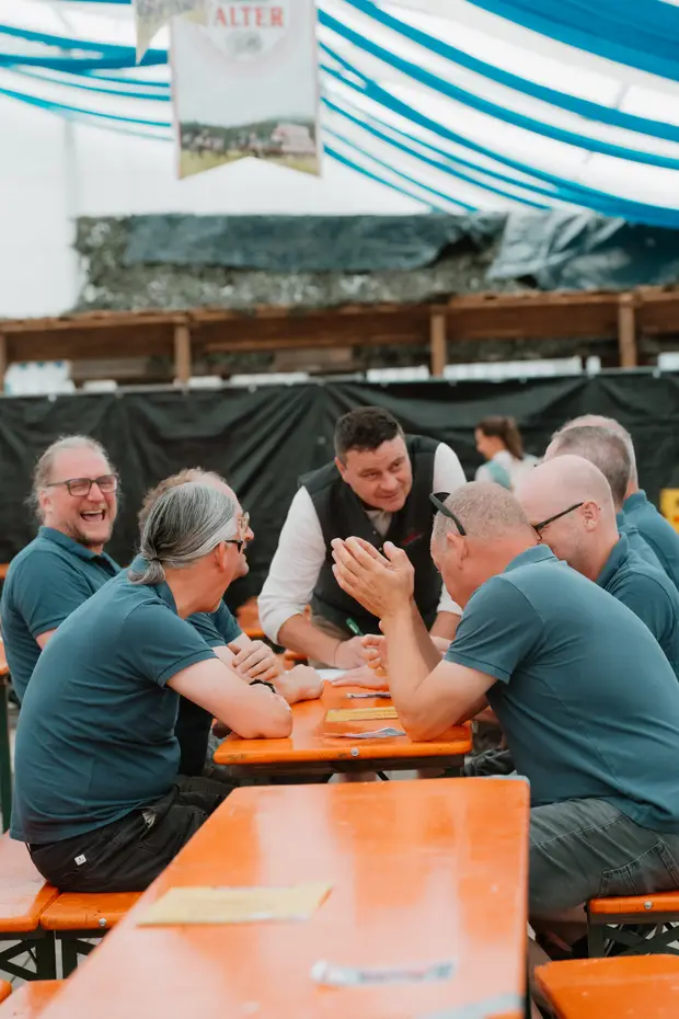 Schmalzlerfest Perlesreut 2025 Sonntag: Schnupferwettbewerb, Verlosung, d Noudnigln Foto 2500947