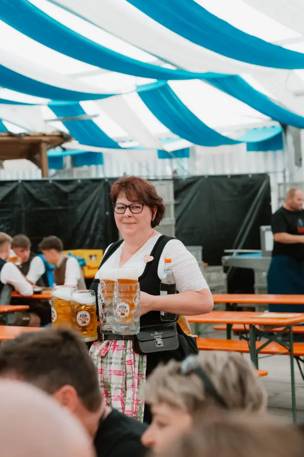 Schmalzlerfest Perlesreut 2025 Sonntag: Schnupferwettbewerb, Verlosung, d Noudnigln Foto 2500953
