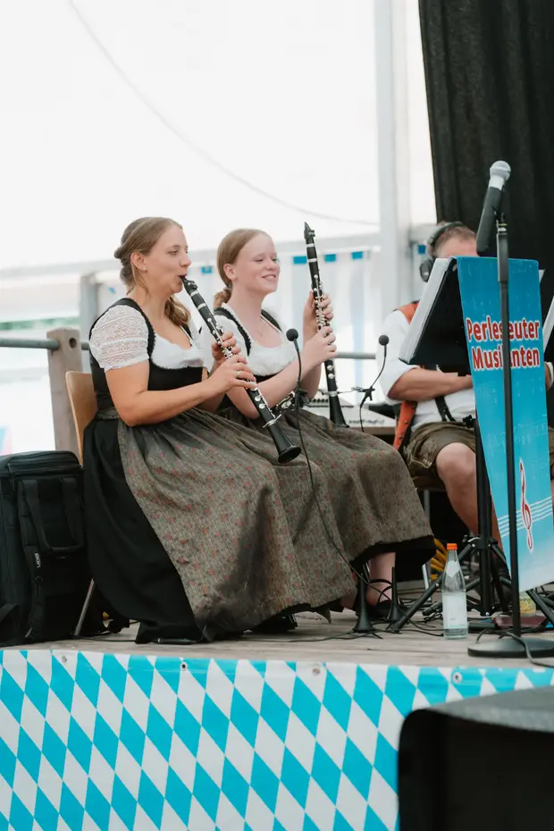 Schmalzlerfest Perlesreut 2025 Sonntag: Schnupferwettbewerb, Verlosung, d Noudnigln Foto 2500963