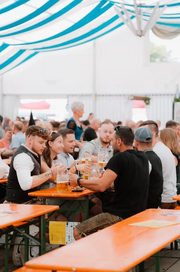 Schmalzlerfest Perlesreut 2025 Sonntag: Schnupferwettbewerb, Verlosung, d Noudnigln Foto 2500966