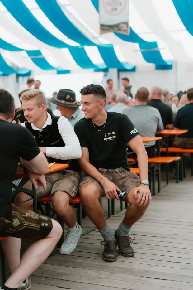 Schmalzlerfest Perlesreut 2025 Sonntag: Schnupferwettbewerb, Verlosung, d Noudnigln Foto 2500969