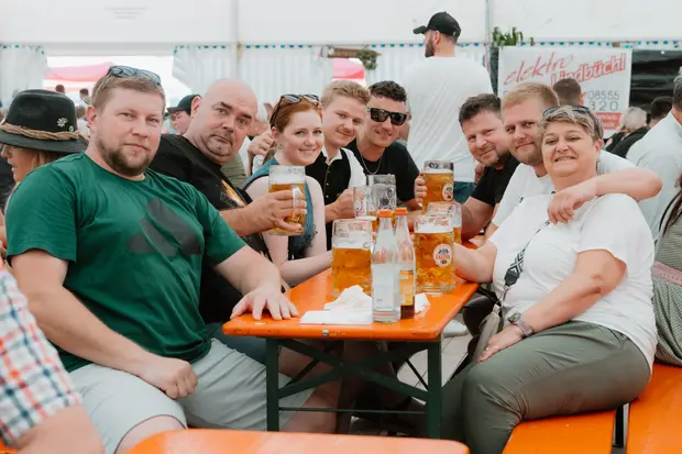 Schmalzlerfest Perlesreut 2025 Sonntag: Schnupferwettbewerb, Verlosung, d Noudnigln Foto 2500974