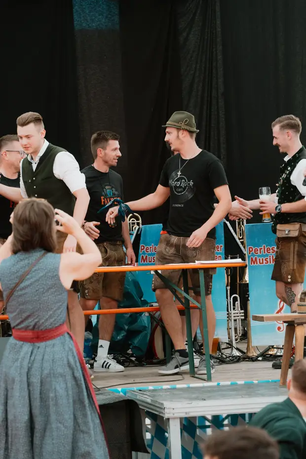 Schmalzlerfest Perlesreut 2025 Sonntag: Schnupferwettbewerb, Verlosung, d Noudnigln Foto 2500981