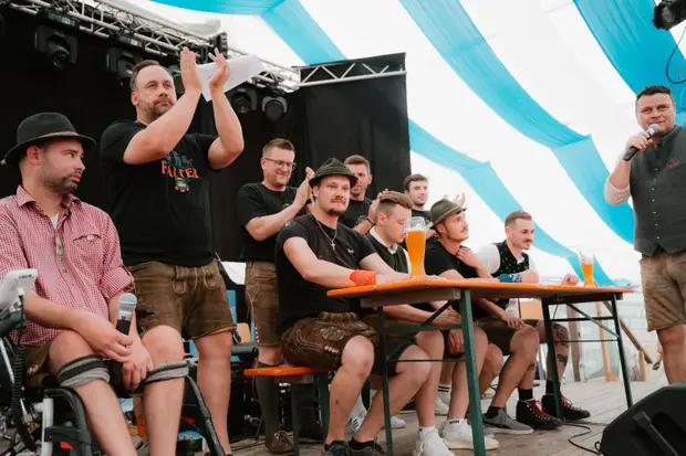 Schmalzlerfest Perlesreut 2025 Sonntag: Schnupferwettbewerb, Verlosung, d Noudnigln Foto 2500983