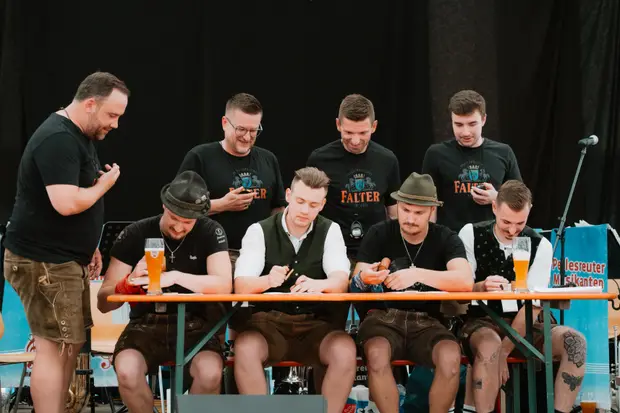 Schmalzlerfest Perlesreut 2025 Sonntag: Schnupferwettbewerb, Verlosung, d Noudnigln Foto 2500987