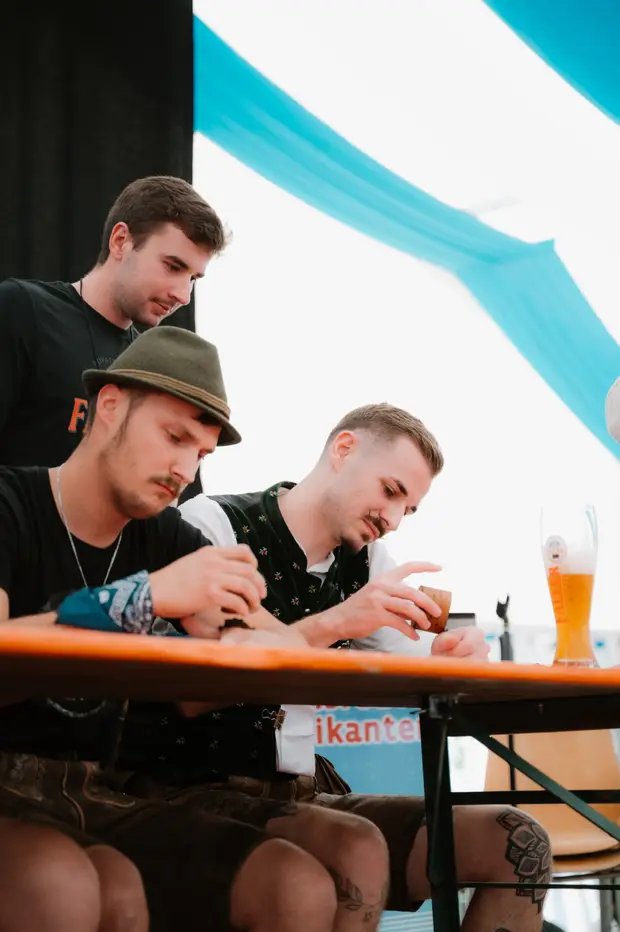 Schmalzlerfest Perlesreut 2025 Sonntag: Schnupferwettbewerb, Verlosung, d Noudnigln Foto 2500990