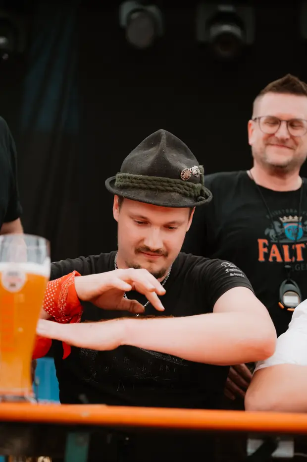 Schmalzlerfest Perlesreut 2025 Sonntag: Schnupferwettbewerb, Verlosung, d Noudnigln Foto 2500995
