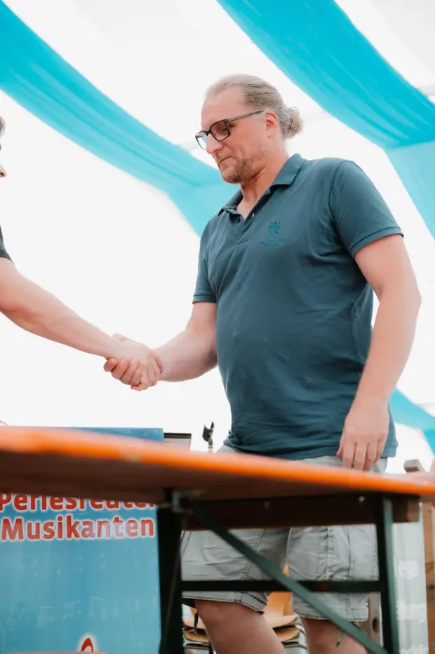 Schmalzlerfest Perlesreut 2025 Sonntag: Schnupferwettbewerb, Verlosung, d Noudnigln Foto 2501024