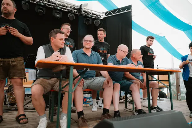 Schmalzlerfest Perlesreut 2025 Sonntag: Schnupferwettbewerb, Verlosung, d Noudnigln Foto 2501029