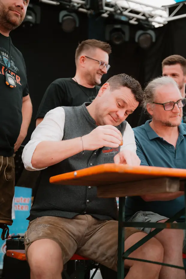 Schmalzlerfest Perlesreut 2025 Sonntag: Schnupferwettbewerb, Verlosung, d Noudnigln Foto 2501030