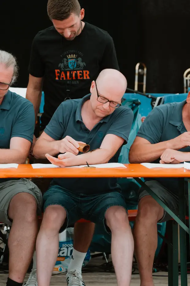 Schmalzlerfest Perlesreut 2025 Sonntag: Schnupferwettbewerb, Verlosung, d Noudnigln Foto 2501034