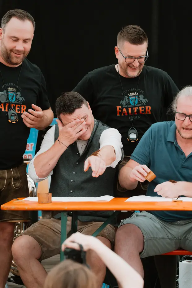 Schmalzlerfest Perlesreut 2025 Sonntag: Schnupferwettbewerb, Verlosung, d Noudnigln Foto 2501042
