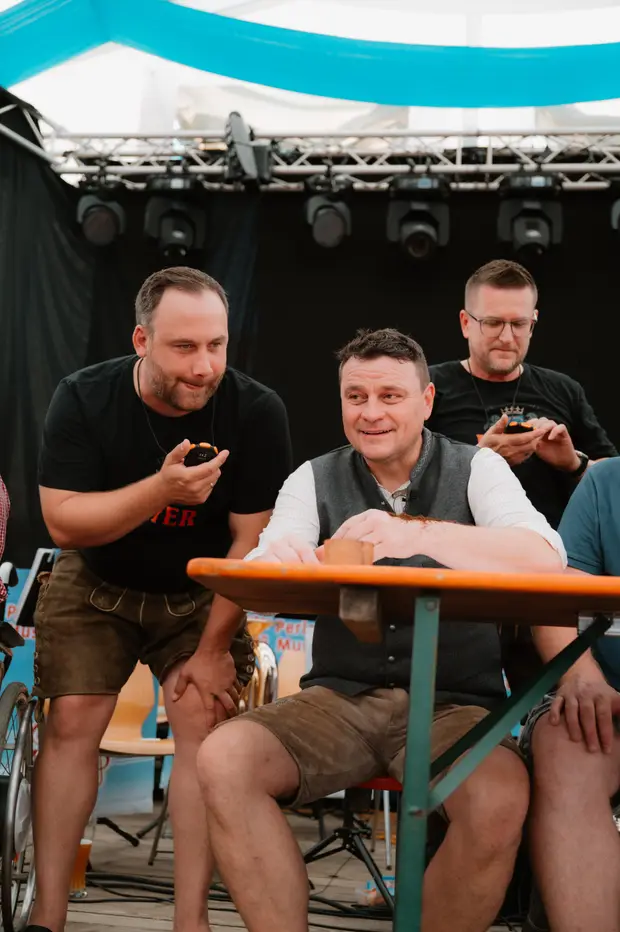 Schmalzlerfest Perlesreut 2025 Sonntag: Schnupferwettbewerb, Verlosung, d Noudnigln Foto 2501046