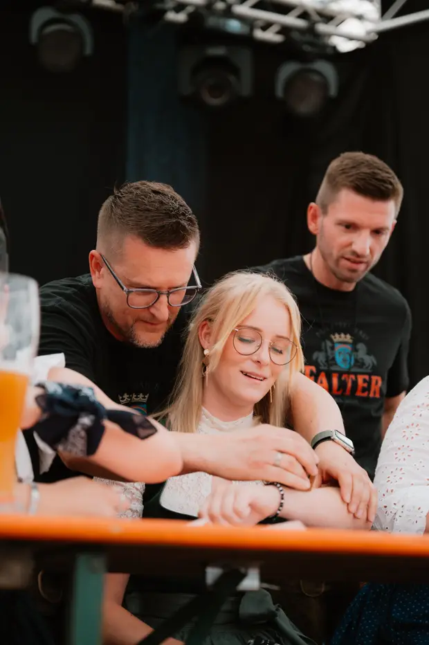 Schmalzlerfest Perlesreut 2025 Sonntag: Schnupferwettbewerb, Verlosung, d Noudnigln Foto 2501083