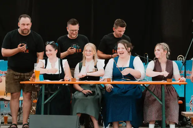 Schmalzlerfest Perlesreut 2025 Sonntag: Schnupferwettbewerb, Verlosung, d Noudnigln Foto 2501092