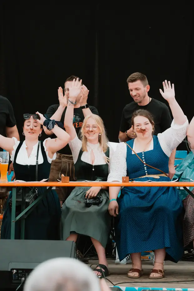 Schmalzlerfest Perlesreut 2025 Sonntag: Schnupferwettbewerb, Verlosung, d Noudnigln Foto 2501103