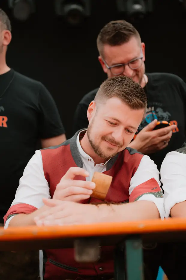 Schmalzlerfest Perlesreut 2025 Sonntag: Schnupferwettbewerb, Verlosung, d Noudnigln Foto 2501127