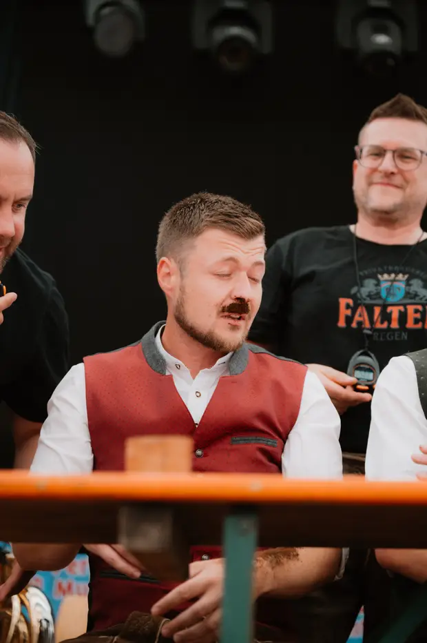 Schmalzlerfest Perlesreut 2025 Sonntag: Schnupferwettbewerb, Verlosung, d Noudnigln Foto 2501137