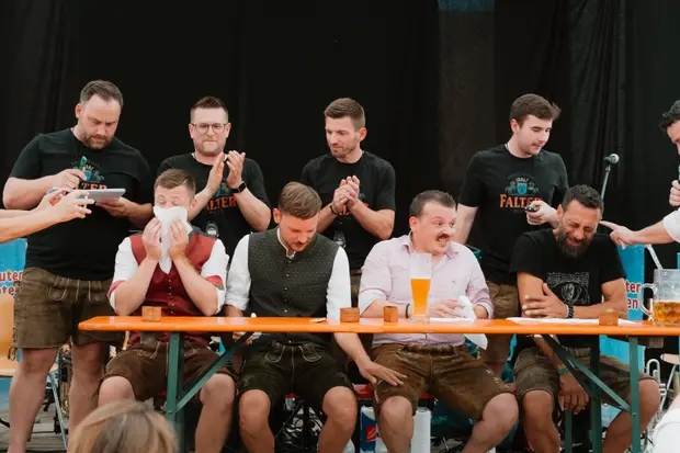 Schmalzlerfest Perlesreut 2025 Sonntag: Schnupferwettbewerb, Verlosung, d Noudnigln Foto 2501149