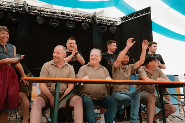 Schmalzlerfest Perlesreut 2025 Sonntag: Schnupferwettbewerb, Verlosung, d Noudnigln Foto 2501156