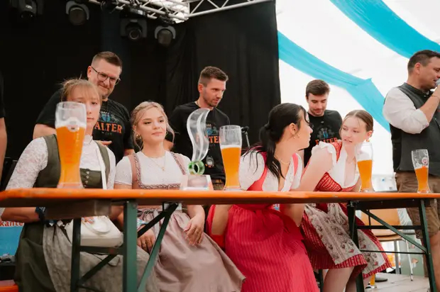 Schmalzlerfest Perlesreut 2025 Sonntag: Schnupferwettbewerb, Verlosung, d Noudnigln Foto 2501184