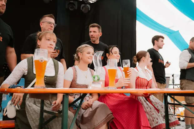 Schmalzlerfest Perlesreut 2025 Sonntag: Schnupferwettbewerb, Verlosung, d Noudnigln Foto 2501185