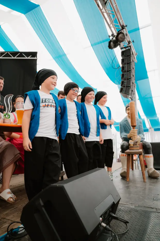 Schmalzlerfest Perlesreut 2025 Sonntag: Schnupferwettbewerb, Verlosung, d Noudnigln Foto 2501187