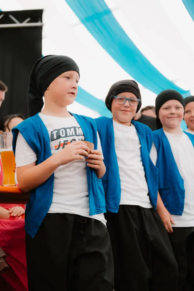Schmalzlerfest Perlesreut 2025 Sonntag: Schnupferwettbewerb, Verlosung, d Noudnigln Foto 2501189