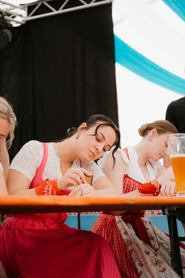 Schmalzlerfest Perlesreut 2025 Sonntag: Schnupferwettbewerb, Verlosung, d Noudnigln Foto 2501191
