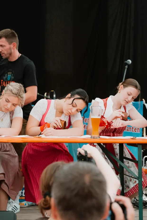 Schmalzlerfest Perlesreut 2025 Sonntag: Schnupferwettbewerb, Verlosung, d Noudnigln Foto 2501195