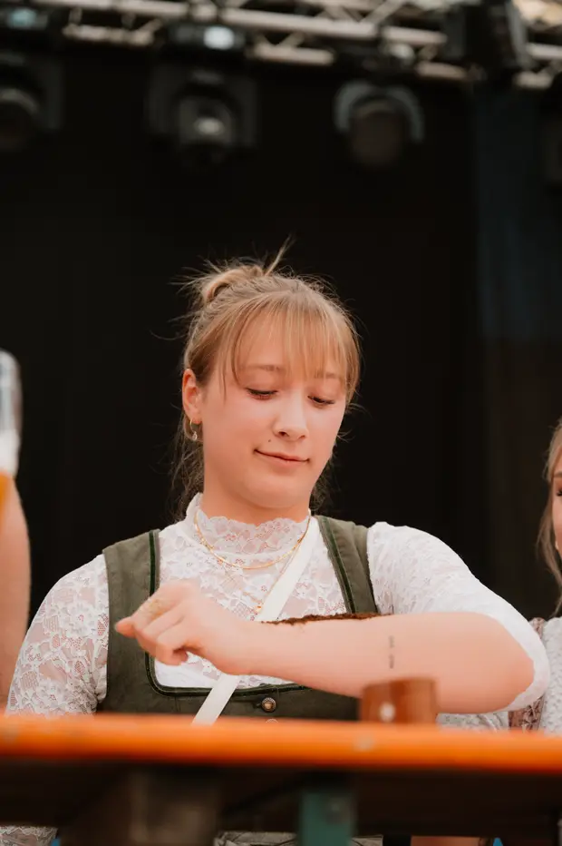 Schmalzlerfest Perlesreut 2025 Sonntag: Schnupferwettbewerb, Verlosung, d Noudnigln Foto 2501202