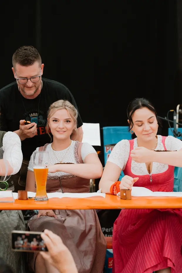 Schmalzlerfest Perlesreut 2025 Sonntag: Schnupferwettbewerb, Verlosung, d Noudnigln Foto 2501206