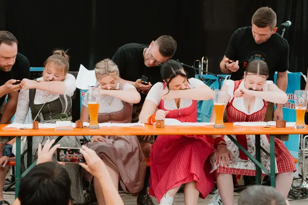 Schmalzlerfest Perlesreut 2025 Sonntag: Schnupferwettbewerb, Verlosung, d Noudnigln Foto 2501209
