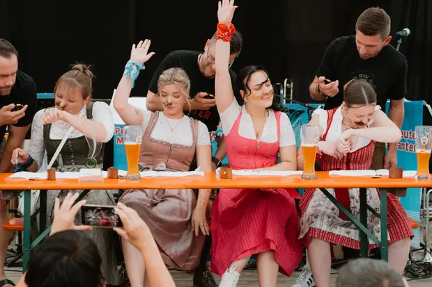 Schmalzlerfest Perlesreut 2025 Sonntag: Schnupferwettbewerb, Verlosung, d Noudnigln Foto 2501211