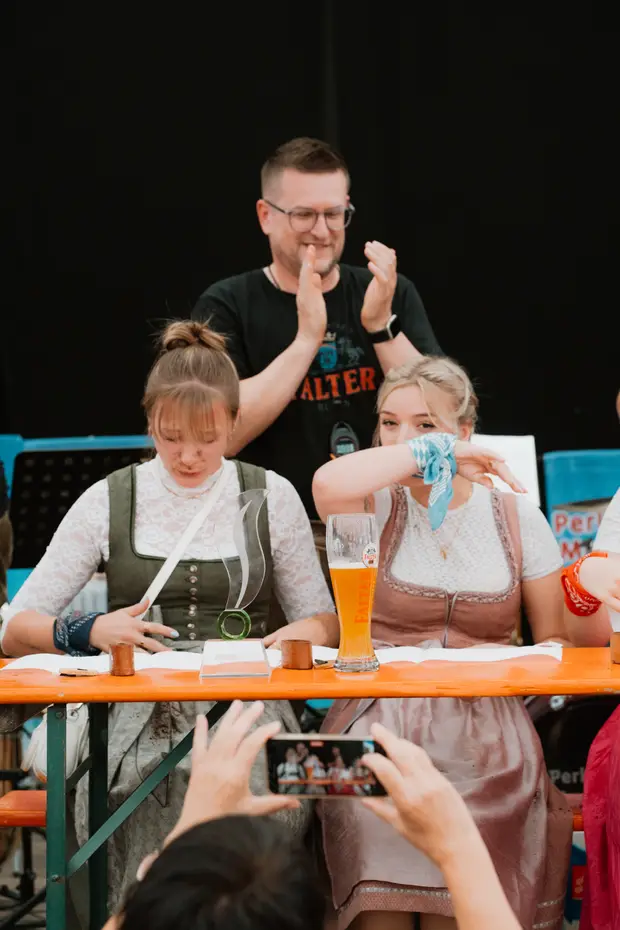 Schmalzlerfest Perlesreut 2025 Sonntag: Schnupferwettbewerb, Verlosung, d Noudnigln Foto 2501216