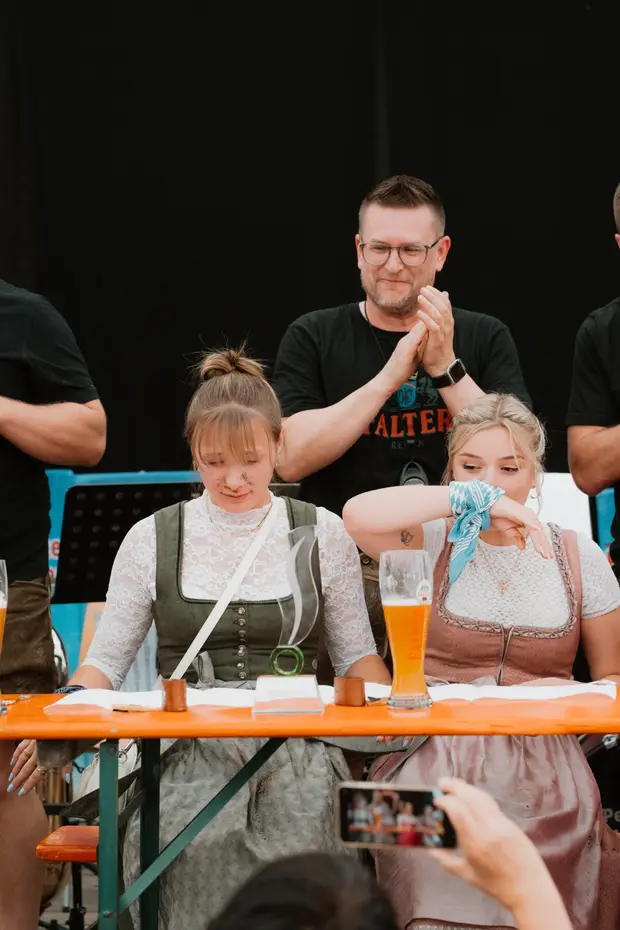 Schmalzlerfest Perlesreut 2025 Sonntag: Schnupferwettbewerb, Verlosung, d Noudnigln Foto 2501217