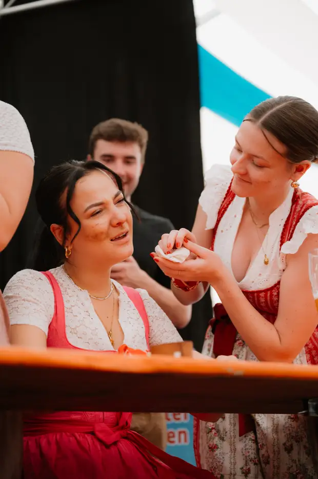 Schmalzlerfest Perlesreut 2025 Sonntag: Schnupferwettbewerb, Verlosung, d Noudnigln Foto 2501223