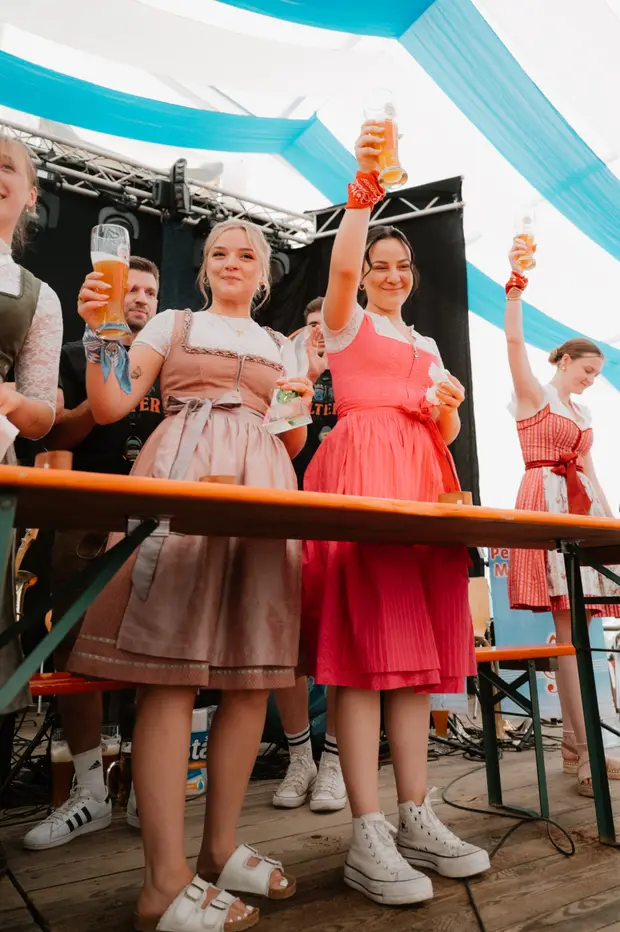 Schmalzlerfest Perlesreut 2025 Sonntag: Schnupferwettbewerb, Verlosung, d Noudnigln Foto 2501224