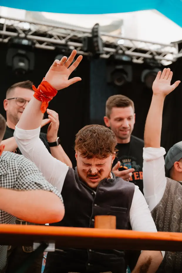 Schmalzlerfest Perlesreut 2025 Sonntag: Schnupferwettbewerb, Verlosung, d Noudnigln Foto 2501249