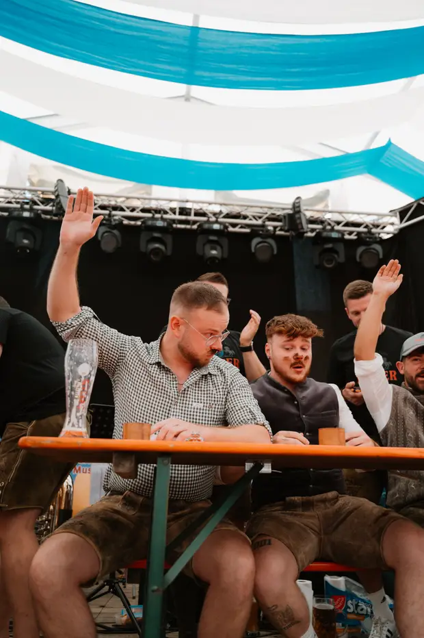 Schmalzlerfest Perlesreut 2025 Sonntag: Schnupferwettbewerb, Verlosung, d Noudnigln Foto 2501254