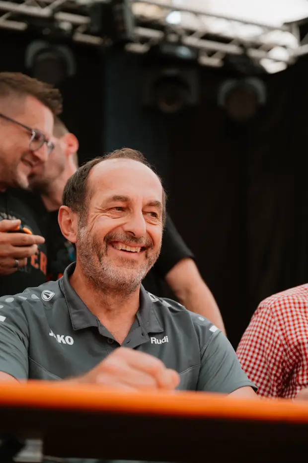 Schmalzlerfest Perlesreut 2025 Sonntag: Schnupferwettbewerb, Verlosung, d Noudnigln Foto 2501268
