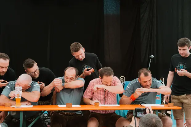 Schmalzlerfest Perlesreut 2025 Sonntag: Schnupferwettbewerb, Verlosung, d Noudnigln Foto 2501282