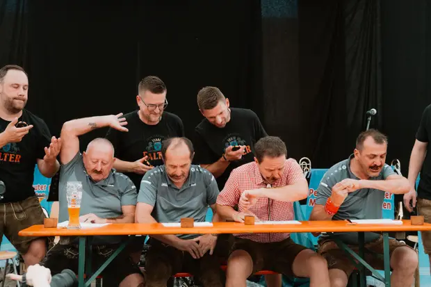 Schmalzlerfest Perlesreut 2025 Sonntag: Schnupferwettbewerb, Verlosung, d Noudnigln Foto 2501286