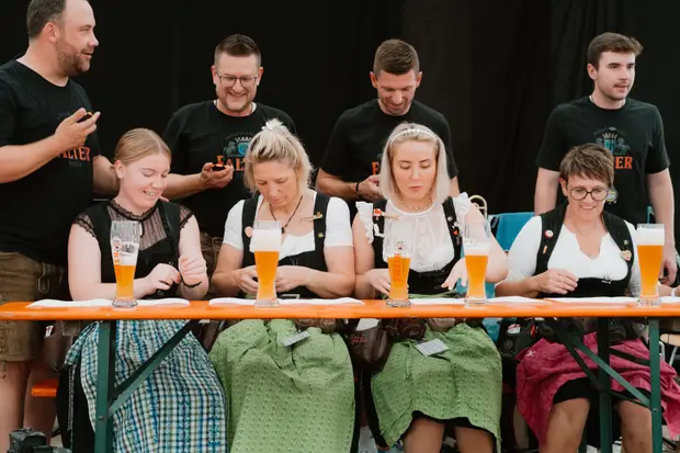 Schmalzlerfest Perlesreut 2025 Sonntag: Schnupferwettbewerb, Verlosung, d Noudnigln Foto 2501297
