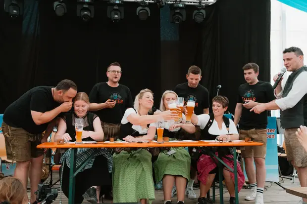 Schmalzlerfest Perlesreut 2025 Sonntag: Schnupferwettbewerb, Verlosung, d Noudnigln Foto 2501301