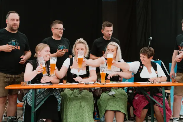 Schmalzlerfest Perlesreut 2025 Sonntag: Schnupferwettbewerb, Verlosung, d Noudnigln Foto 2501303